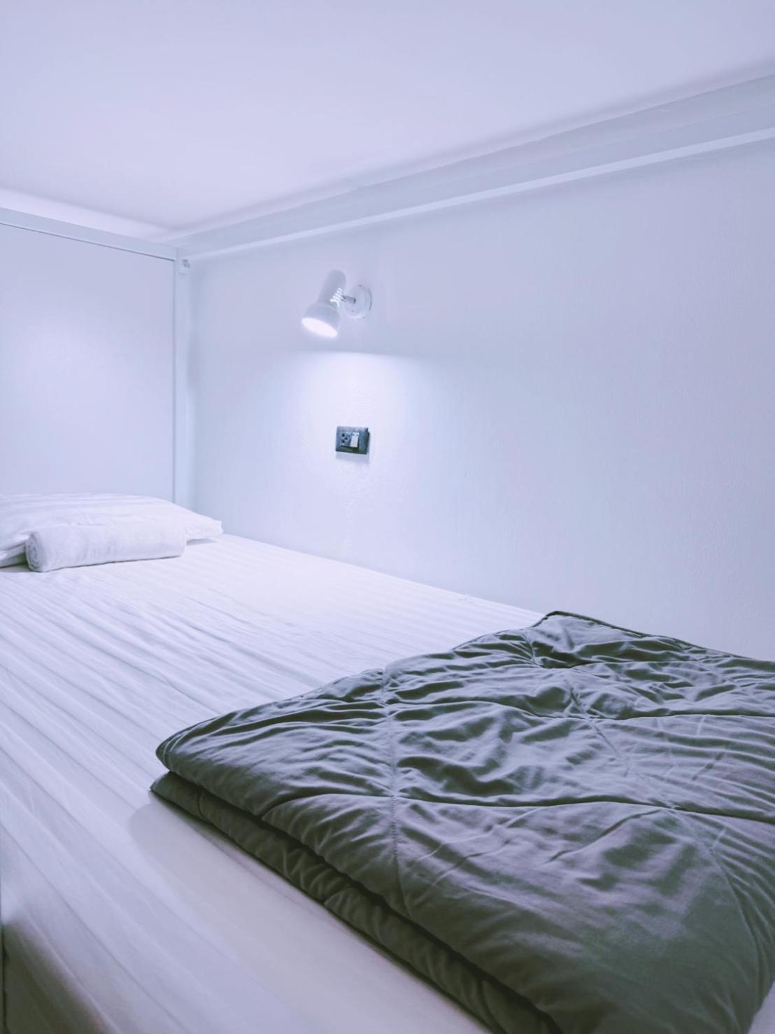 Zleepinezz Hostel Аюттхая Экстерьер фото