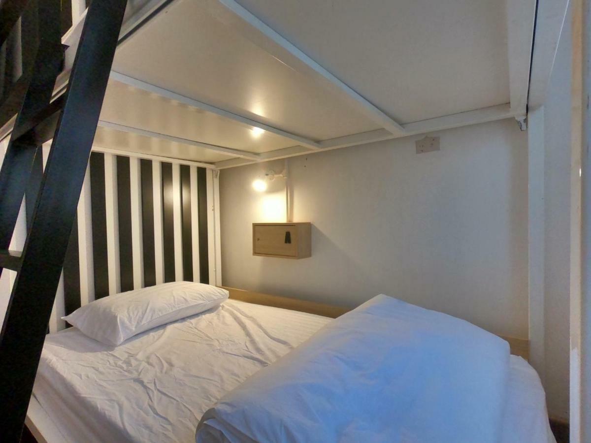 Zleepinezz Hostel Аюттхая Экстерьер фото